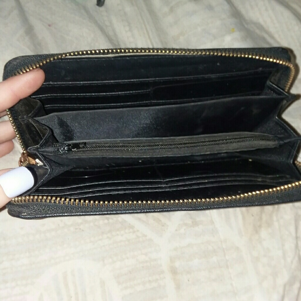 2 wallets - Picture 4 of 4